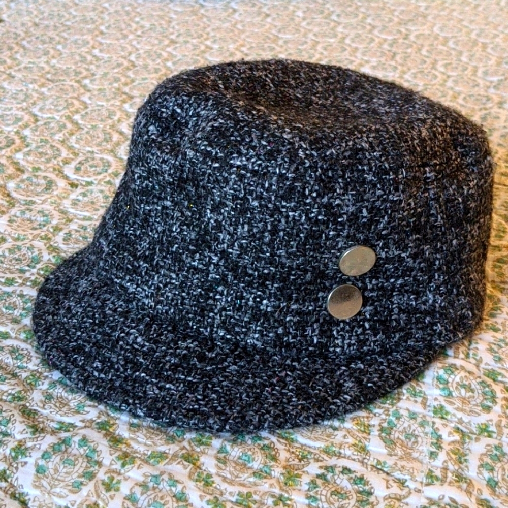 Gray hat